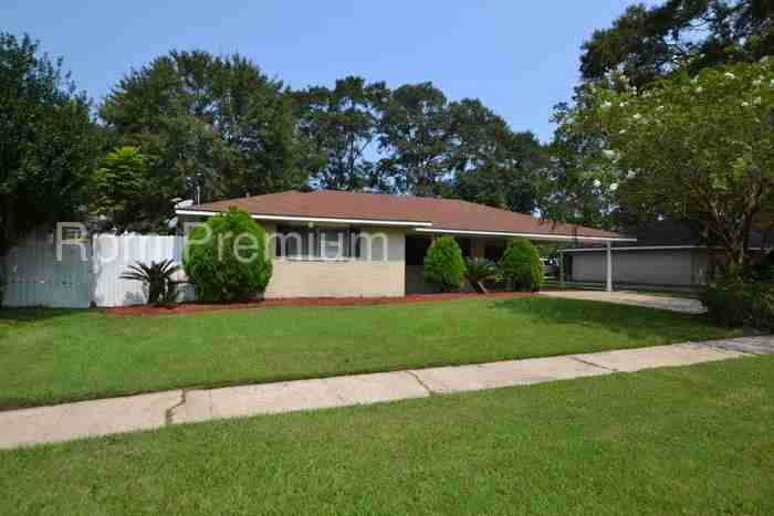 8073 Franwood Dr - Photo 3 of 34