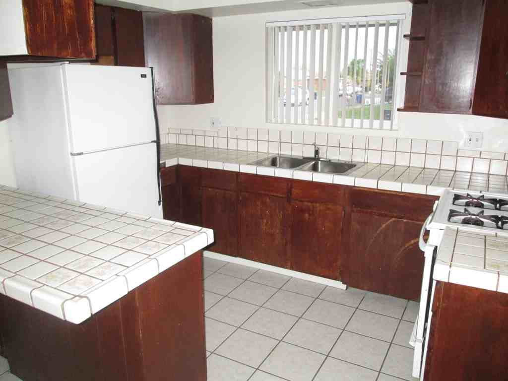 80 Olmstead Dr - Photo 3 of 5