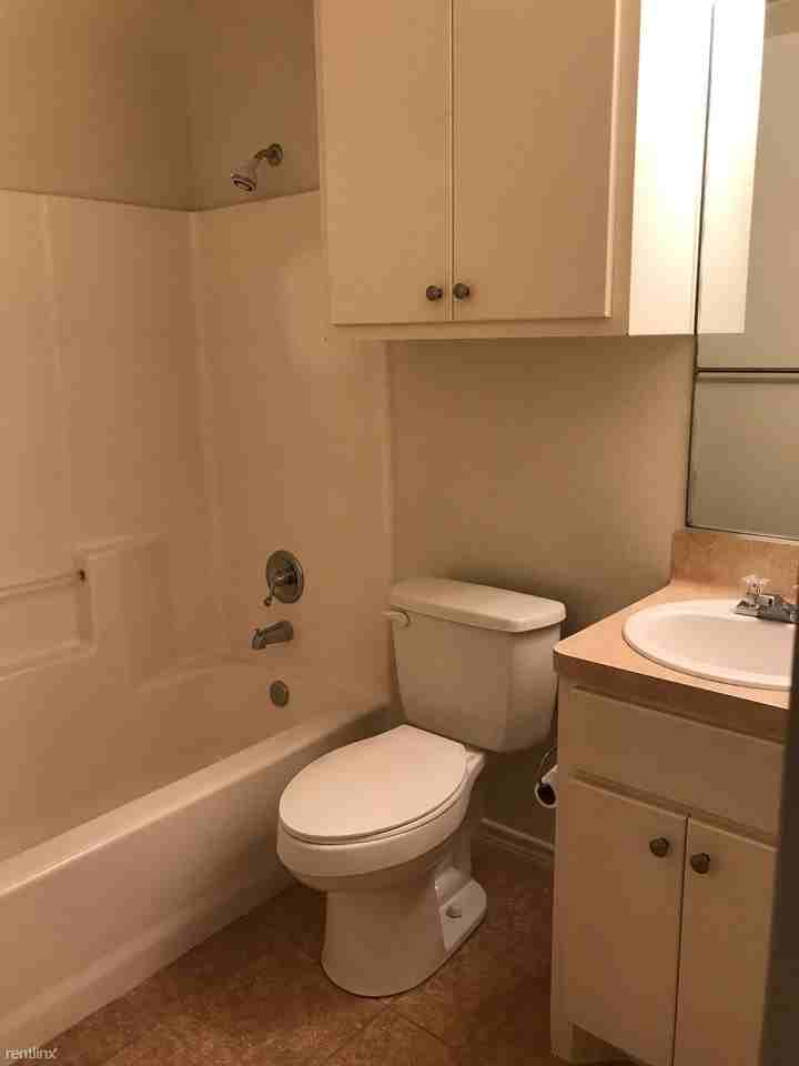 722 Sharp St - Photo 2 of 9