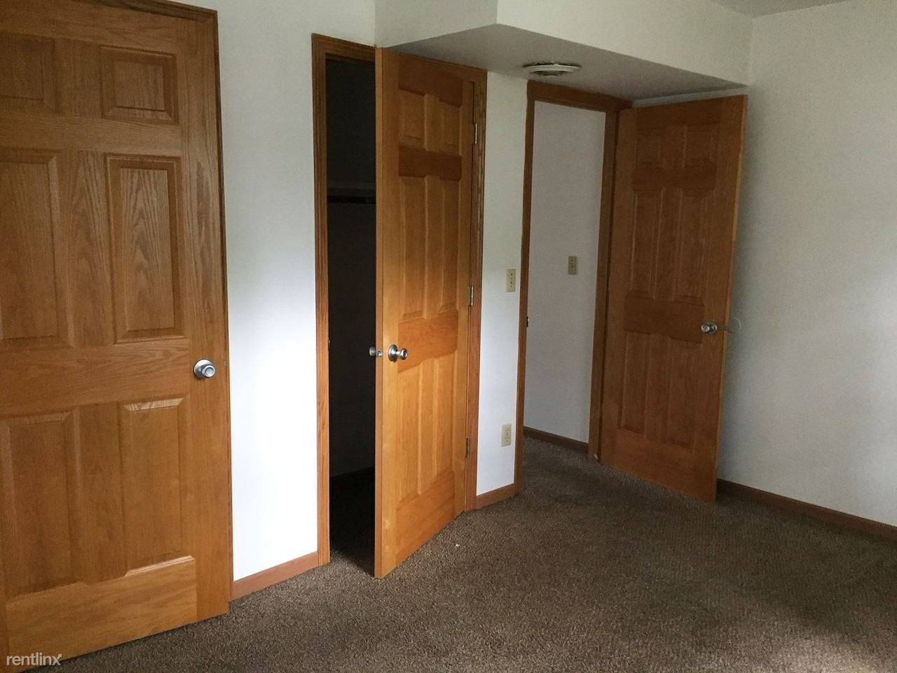 1112 W Main St - Photo 3 of 5