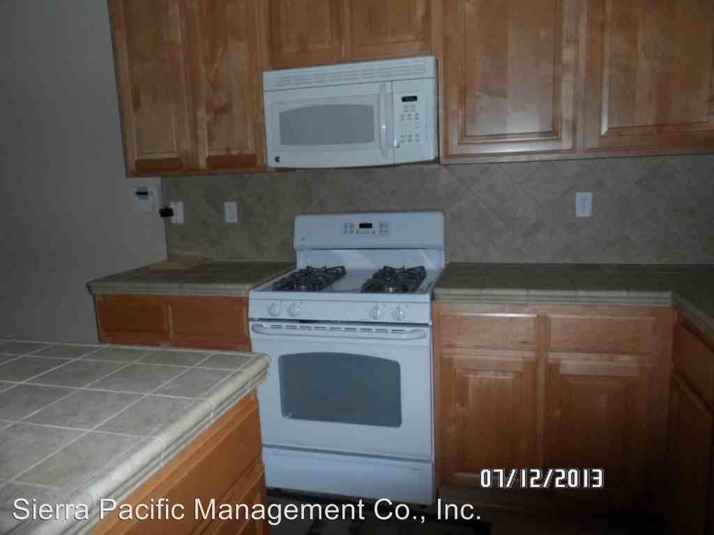 828 White Oak Dr - Photo 3 of 7