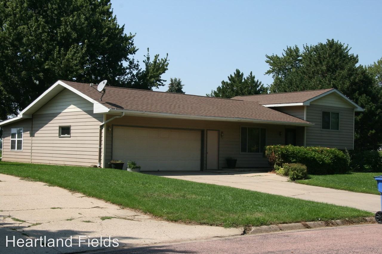 361 Sunset Dr - Photo 2 of 4