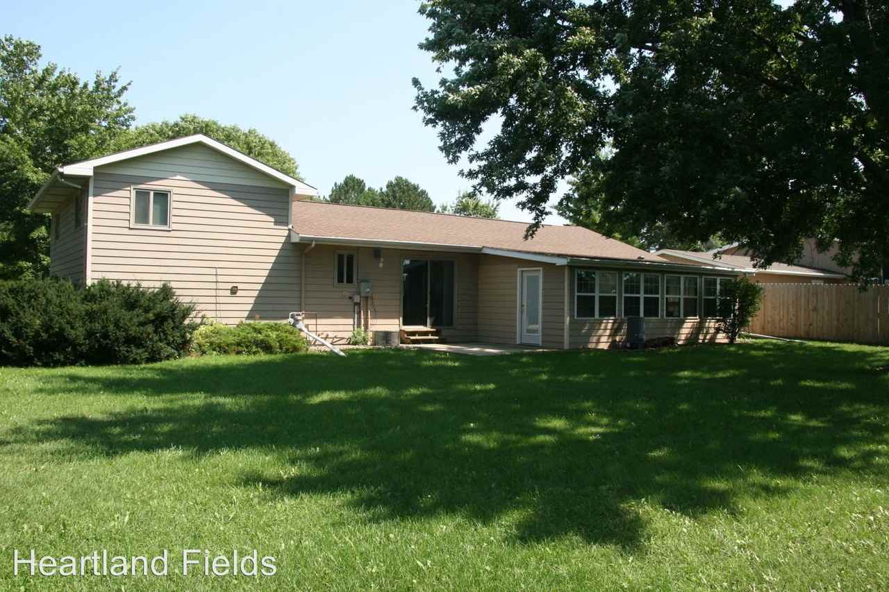 361 Sunset Dr - Photo 3 of 4