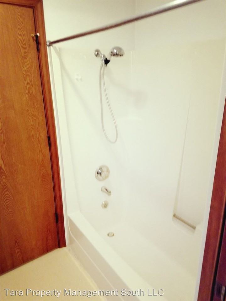 619 Edgecliff Dr - Photo 2 of 22