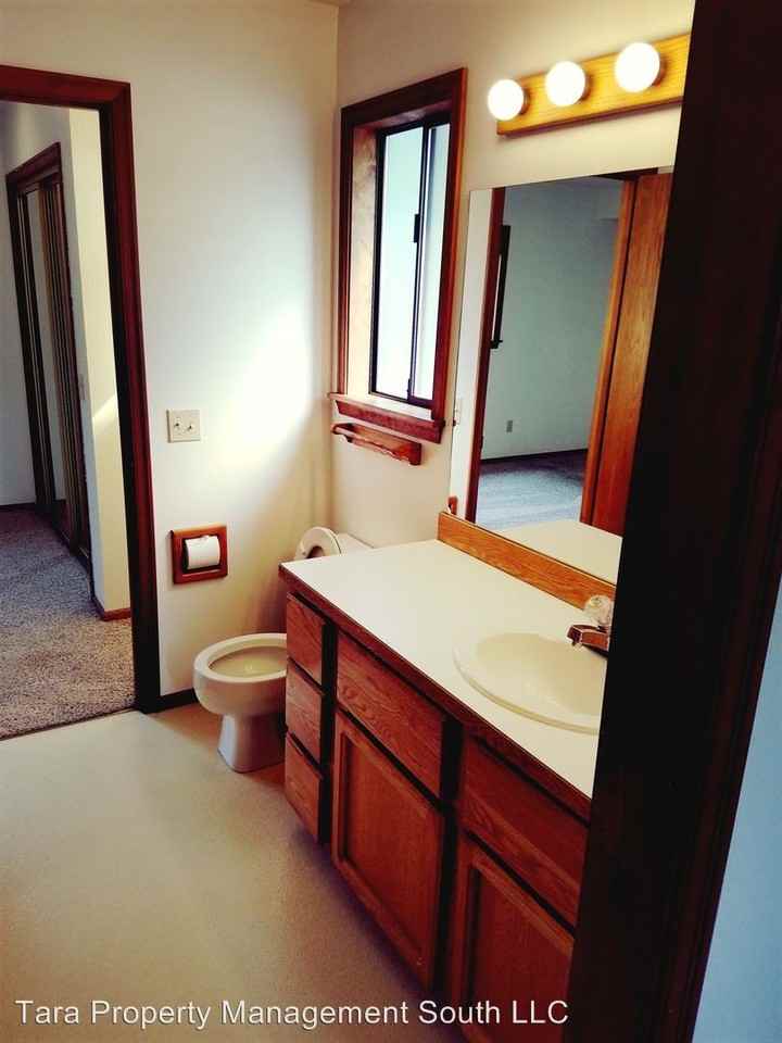 619 Edgecliff Dr - Photo 3 of 22