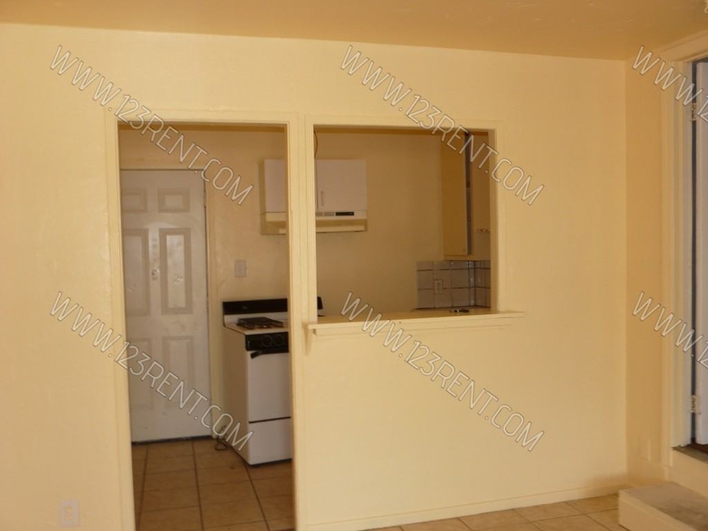 621 W Oldfield St - Photo 3 of 10