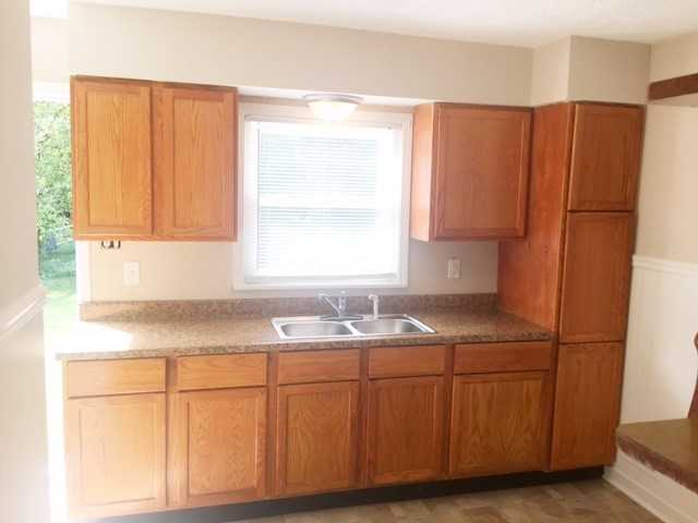 3518 N Layman Ave - Photo 3 of 8