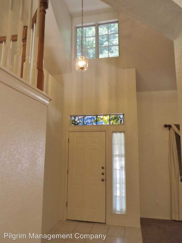 209 Bastian Ln - Photo 3 of 35