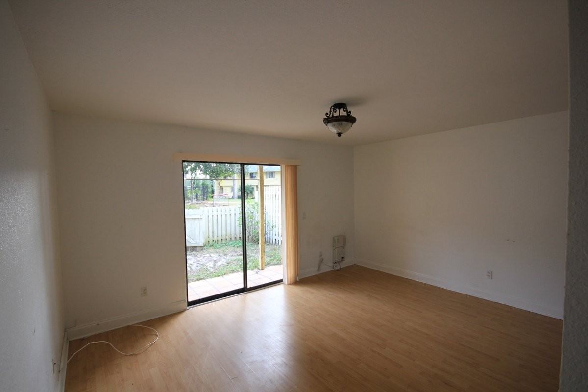 22710 Watersedge Blvd - Photo 3 of 14