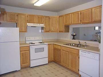 Village Glen Apartments & Townhomes - Photo 3 of 5