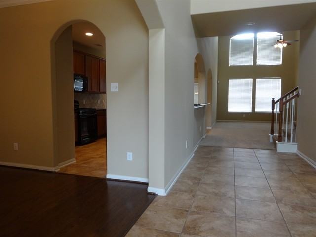 2114 Wembley Way - Photo 2 of 23
