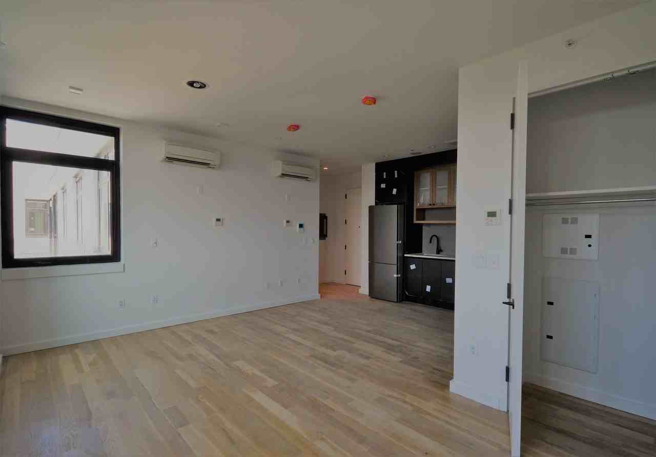 44 Kent St #203A