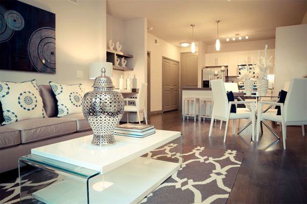 ID No 4750   PET FRIENDLY - INNER LOOP AREA - Photo 3 of 7