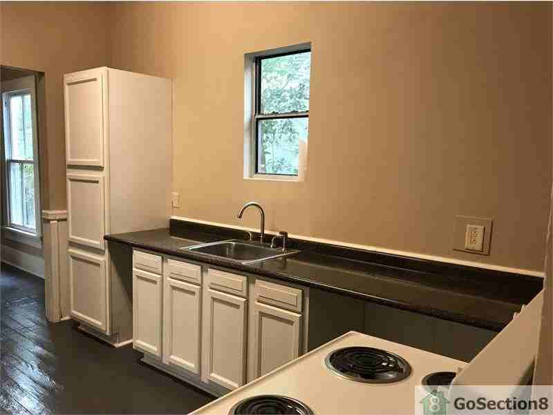 656 S Carolina St - Photo 3 of 13