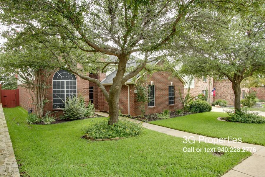 3234 Newhaven Dr - Photo 3 of 39