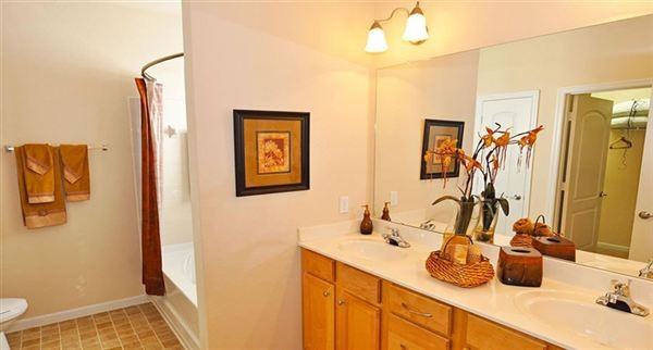 Grandeville On Avalon Park Apartments - Photo 2 of 4