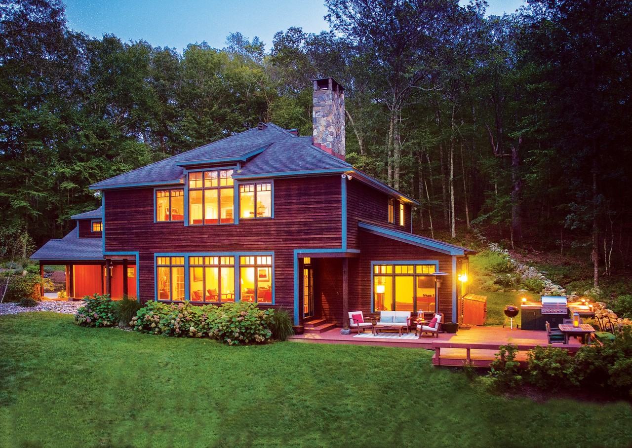 126 Essex St - Photo 2 of 24