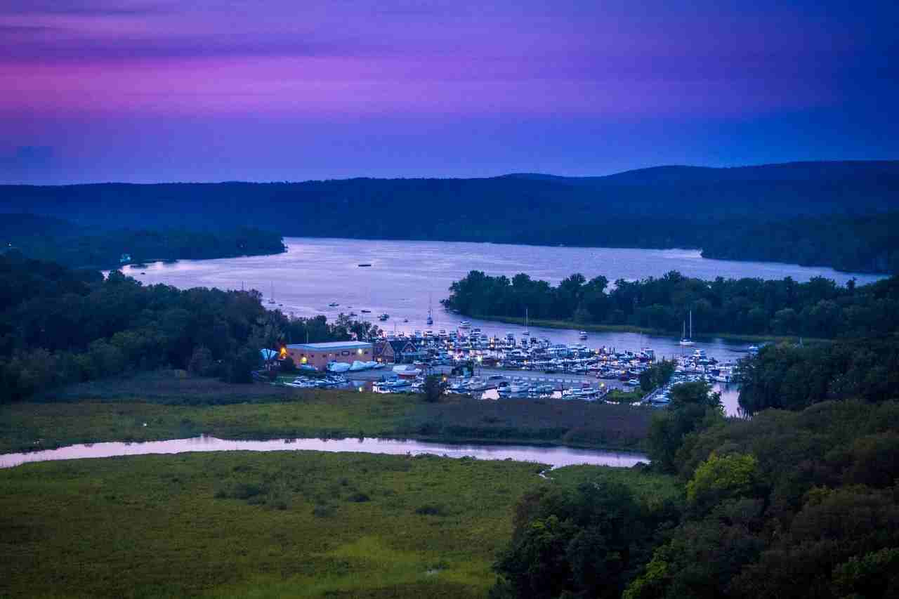 126 Essex St - Photo 3 of 24