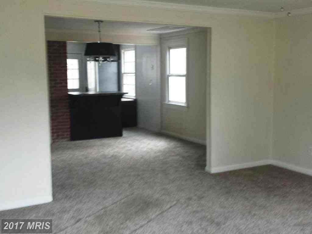 202 Locust Ave - Photo 3 of 23