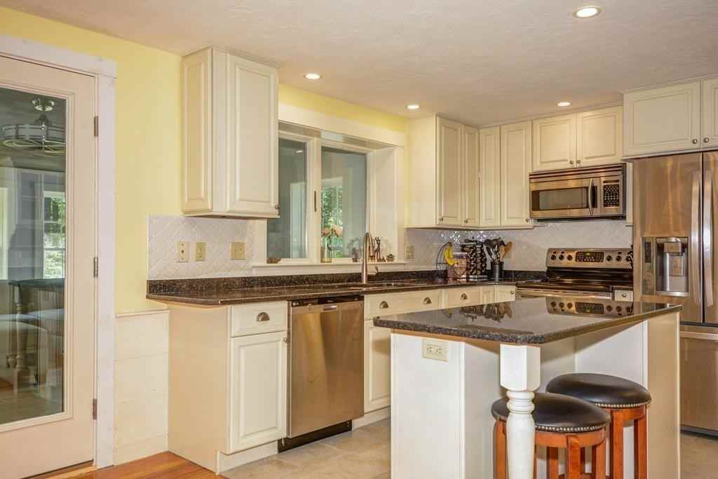 29 Green Rd - Photo 3 of 30