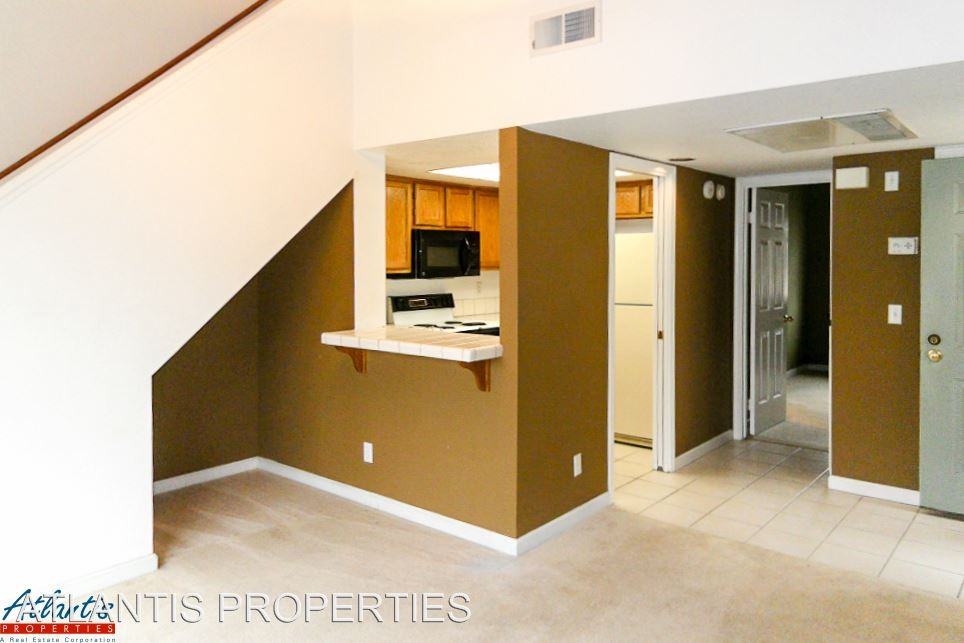 1040 Summerplace Dr - Photo 3 of 9