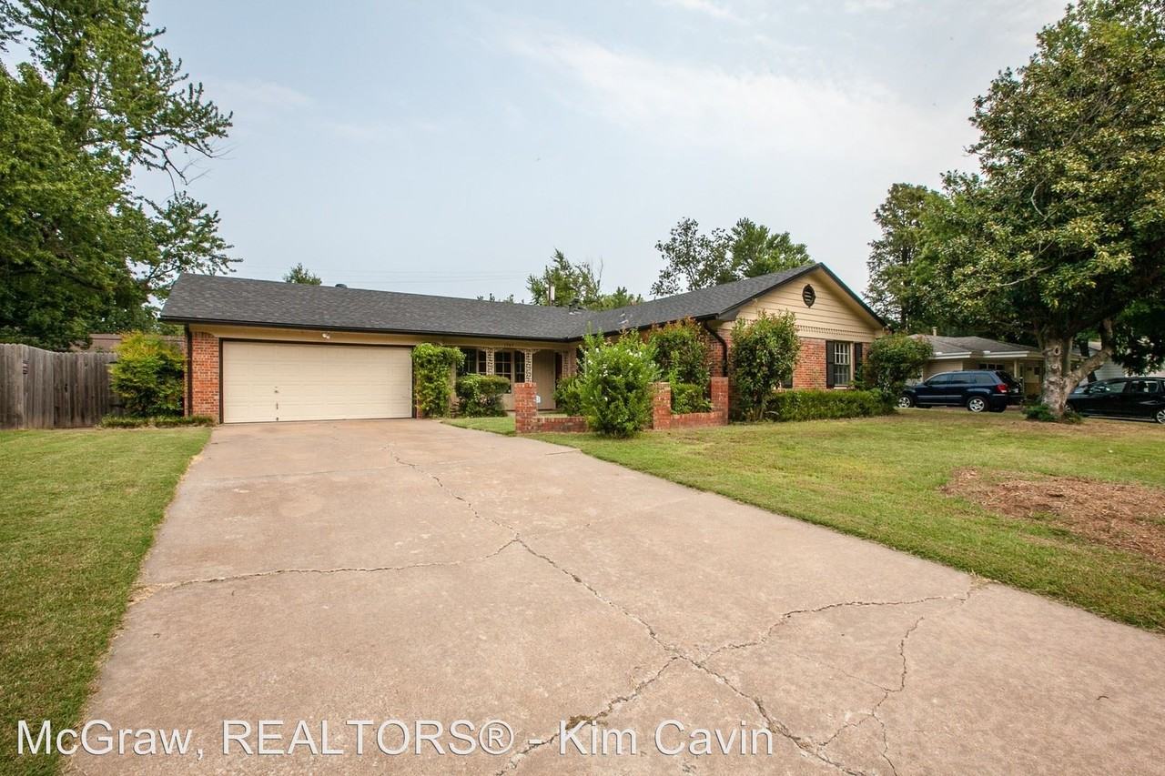 1767 E 60th St - Photo 3 of 27