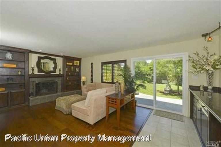 1011 Round Hill Cir - Photo 3 of 13