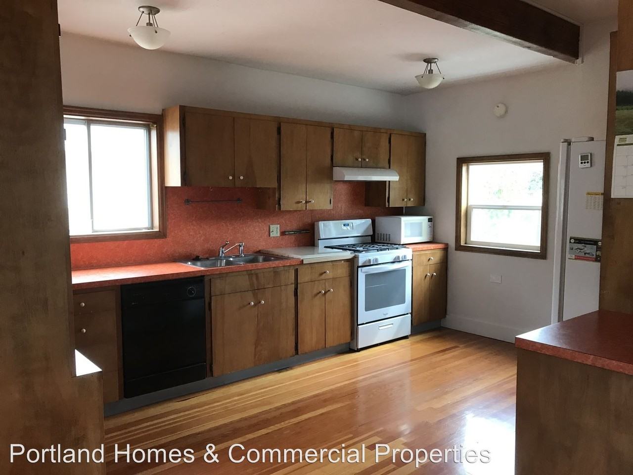 1426 SE Bybee Blvd - Photo 2 of 19