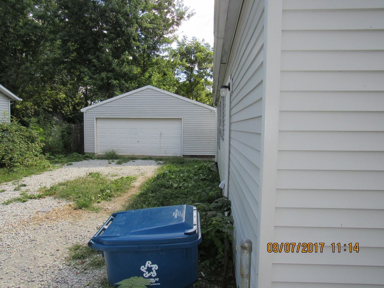 3141 S Fleming St - Photo 2 of 9