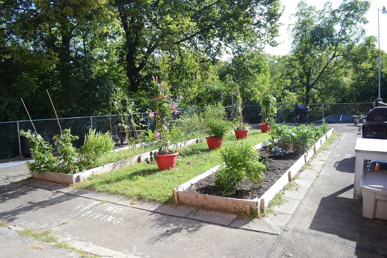 5424 Hamilton Ave - Photo 2 of 8