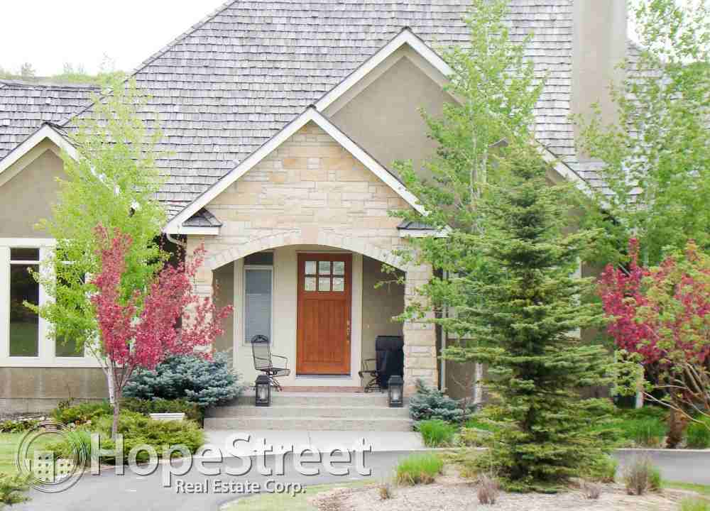 28 Emerald Bay Drive NW - Photo 2 of 13