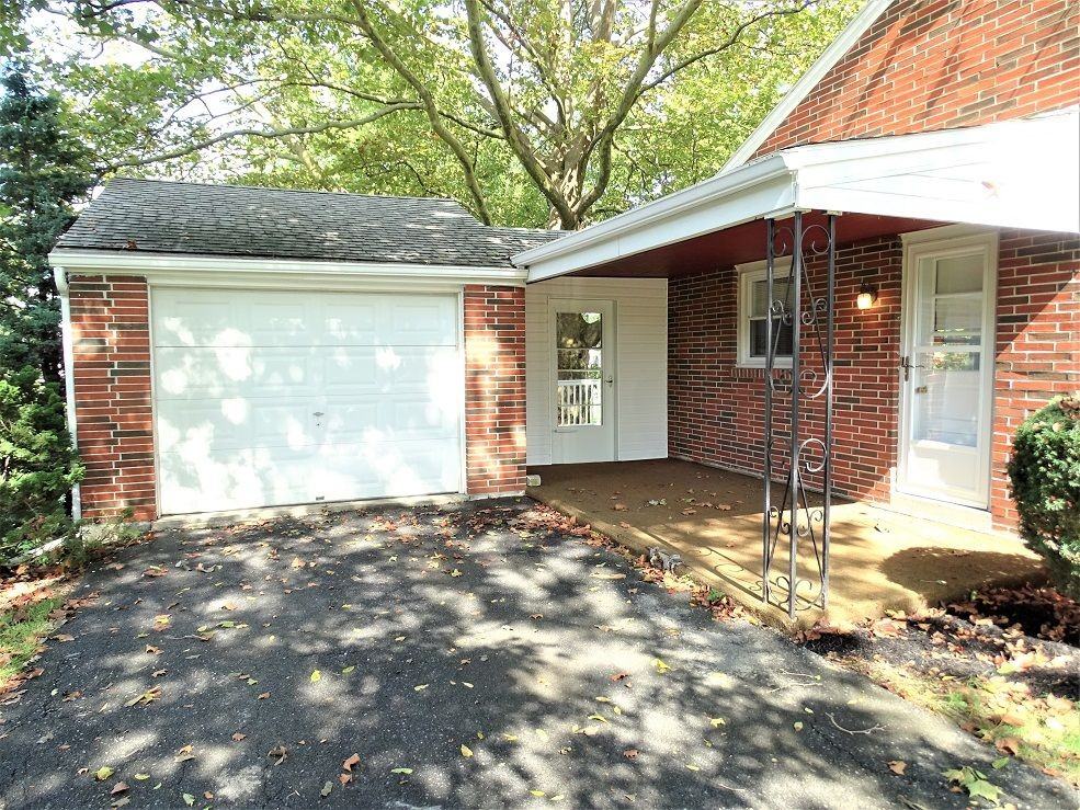 318 Lancaster Ave - Photo 2 of 23