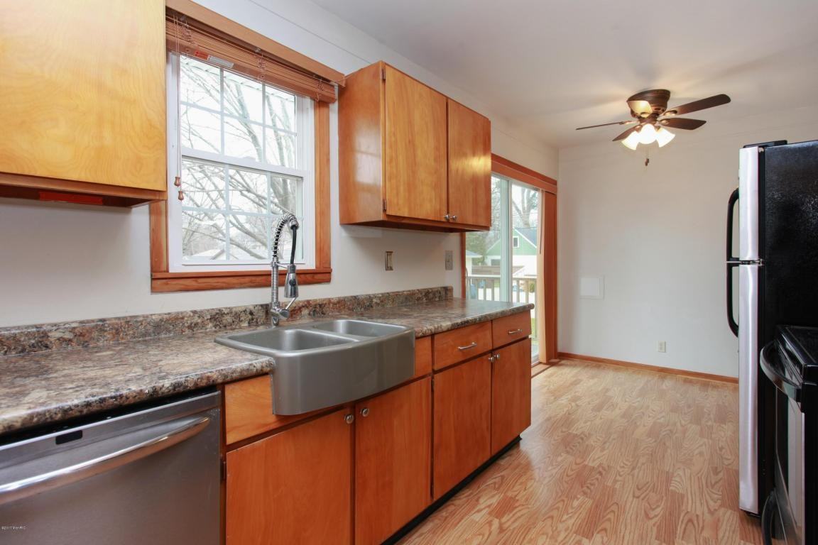 1114 W Detroit St - Photo 3 of 24