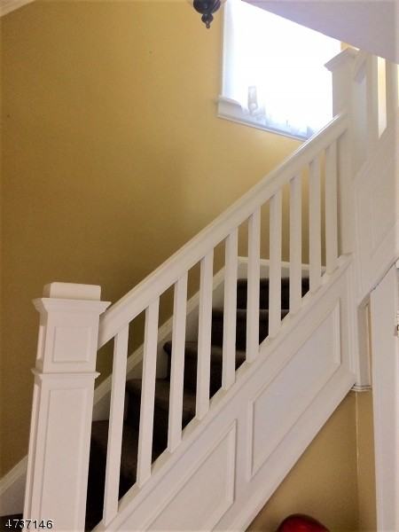 39 Fenner Ave - Photo 2 of 7