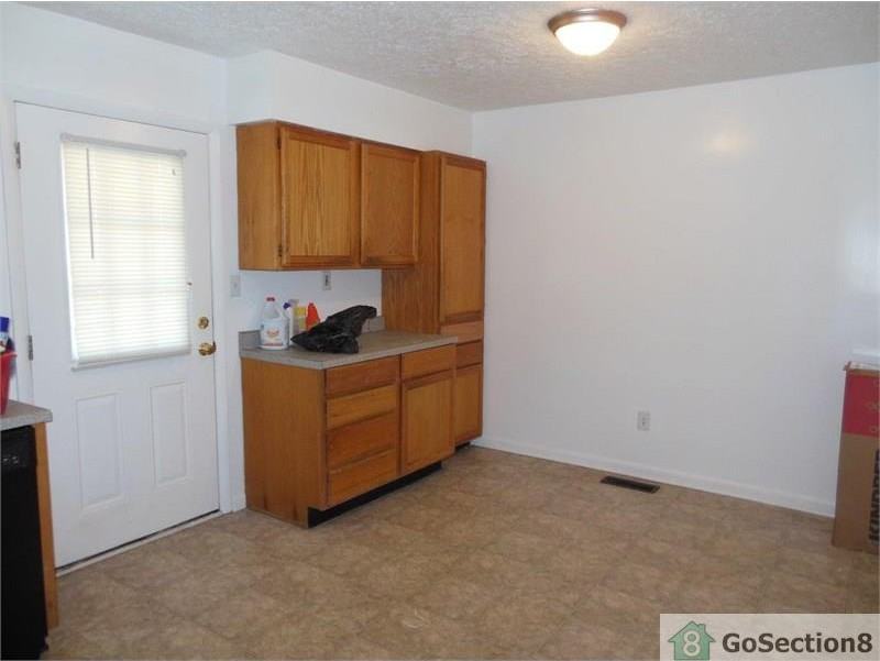 1644 Huntoon Ave - Photo 2 of 17