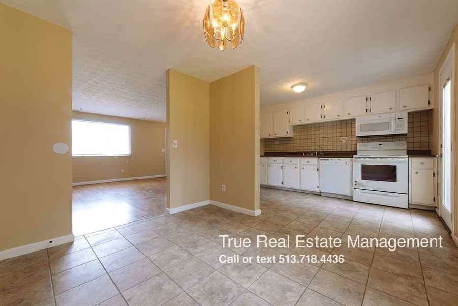 3333 Tallwood Ct - Photo 3 of 20