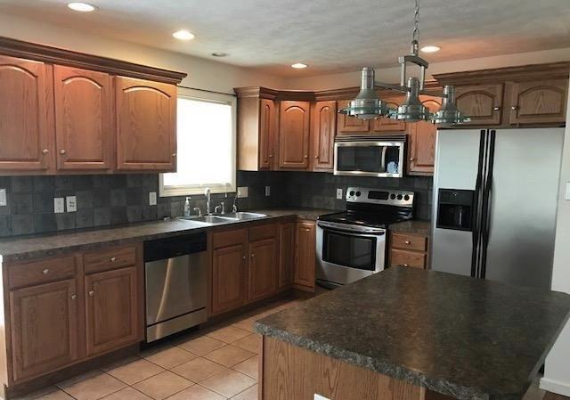 806 Ward St - Photo 2 of 17