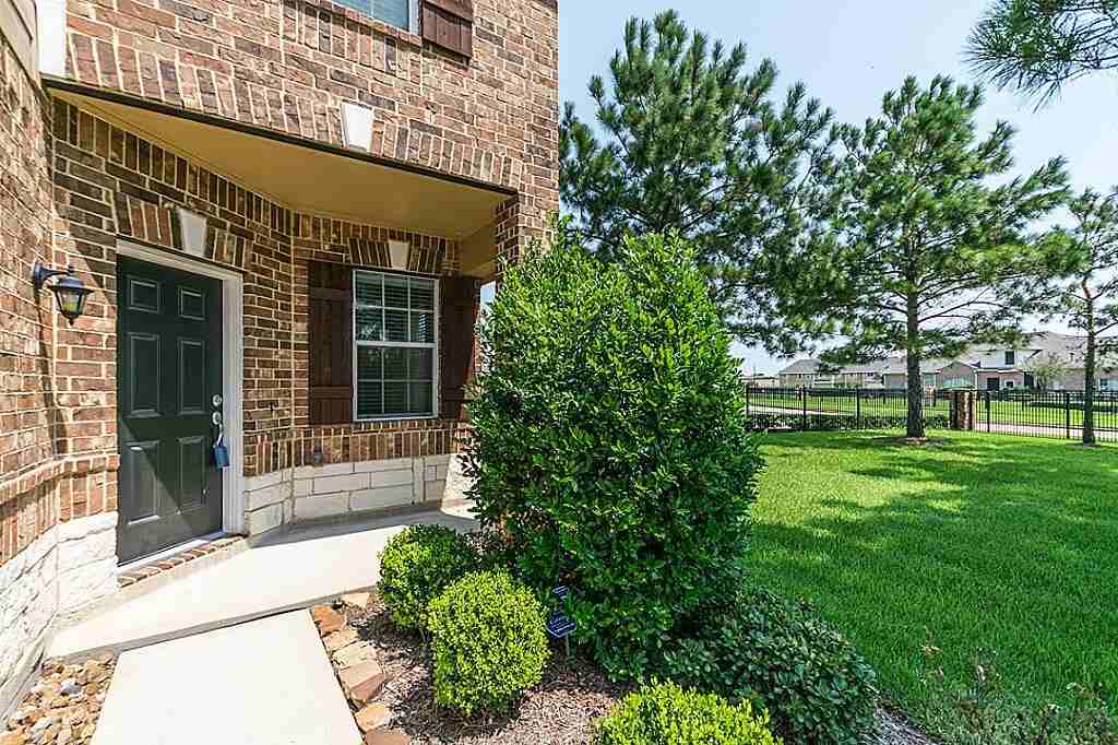 18710 Serenity Loch Dr - Photo 2 of 16