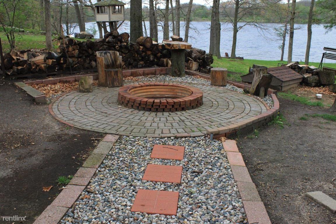 837 Bruce Dr - Photo 3 of 7