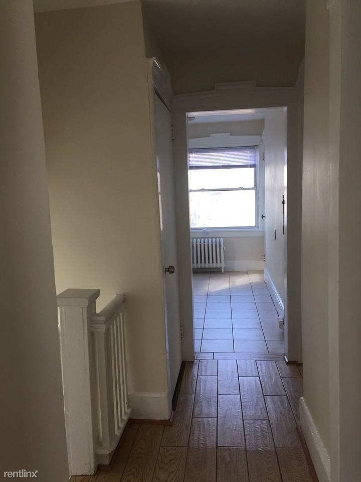 131 Clinton Ave - Photo 3 of 13