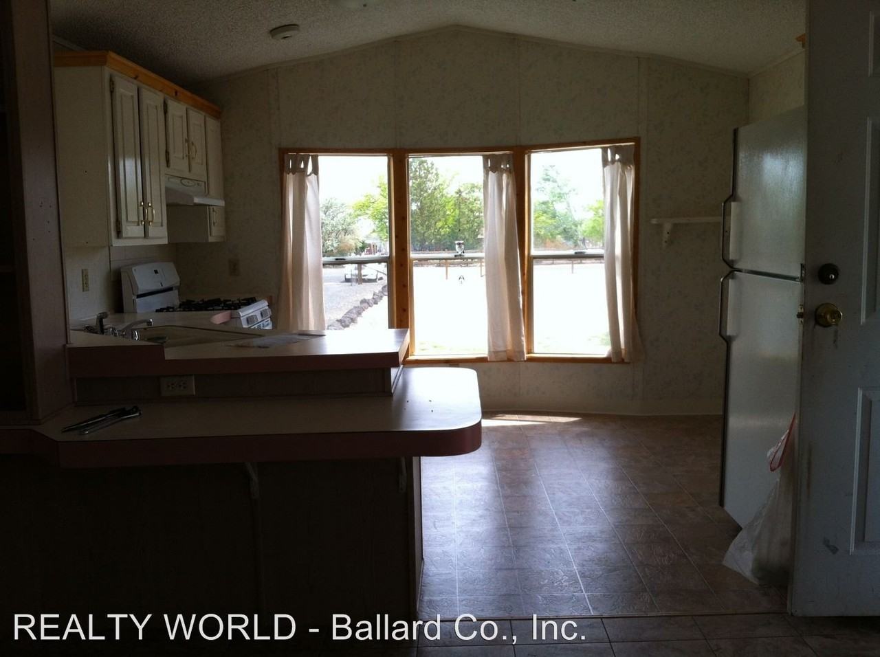 3621 Cypress St - Photo 3 of 11