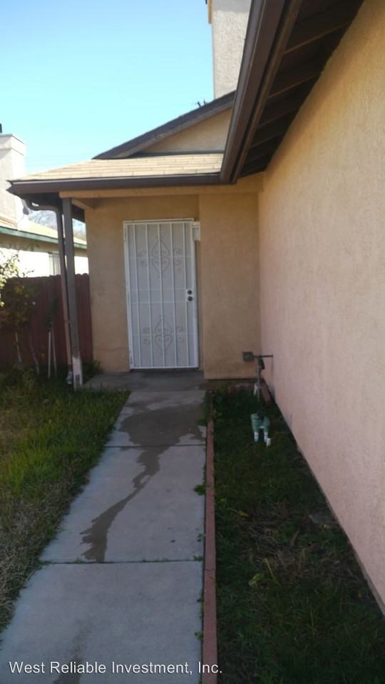 2825 N Acacia Ave - Photo 3 of 22