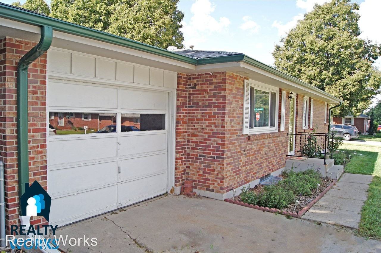 5501 R St - Photo 2 of 21