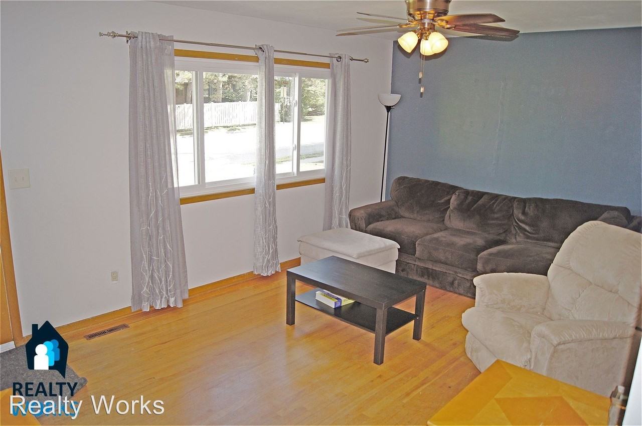 5501 R St - Photo 3 of 21