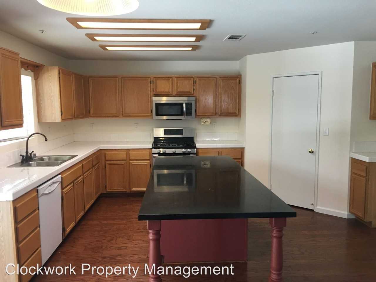 15636 Caravelle Ave - Photo 3 of 21