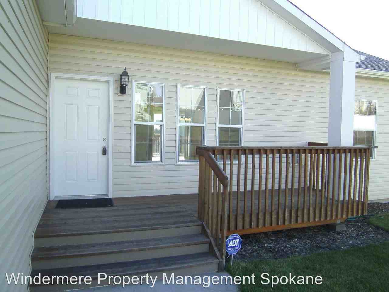 1022 N Fox Ridge Rd - Photo 2 of 10