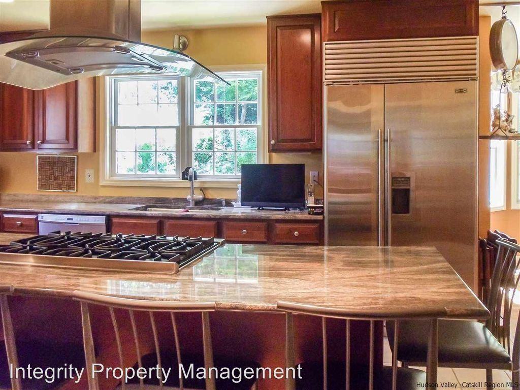 1165 Beekman Rd - Photo 2 of 11