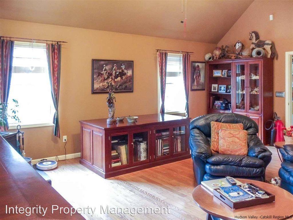 1165 Beekman Rd - Photo 3 of 11