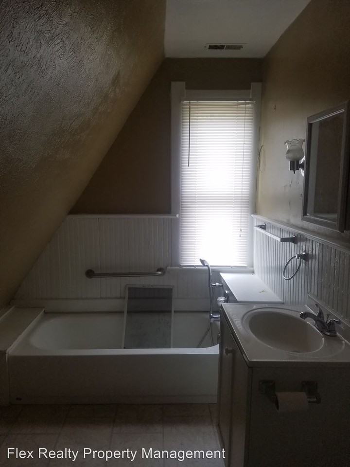 332 Willard St - Photo 3 of 9