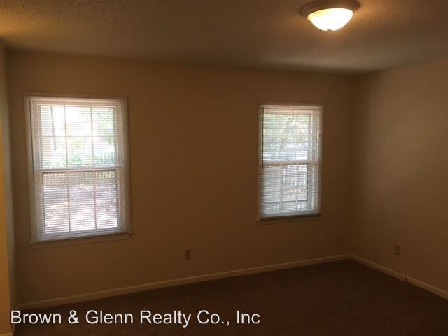 15 Woodpond Ct - Photo 2 of 10